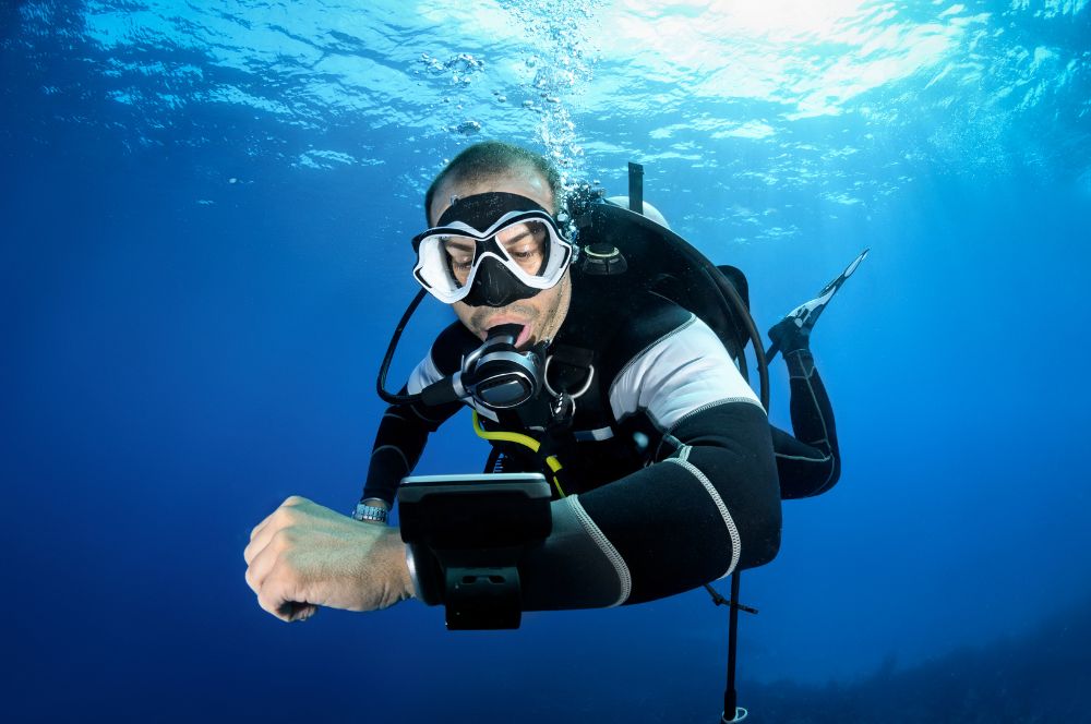 Underwater navigation in advanced diver course