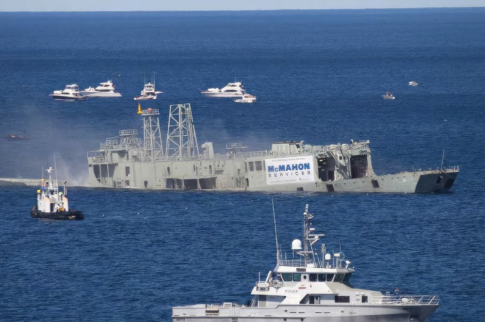 Ex HMAS Adelaide wreck going to the bottom