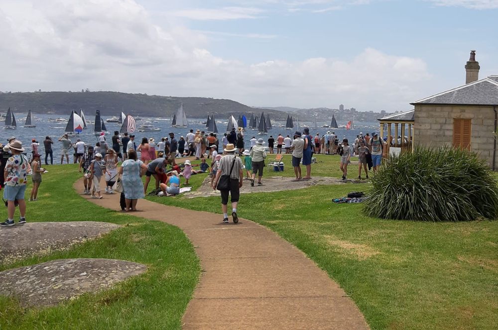 Scenic walking path from Watsons Bay to Camp Cove Beach in Sydney Harbour National Park