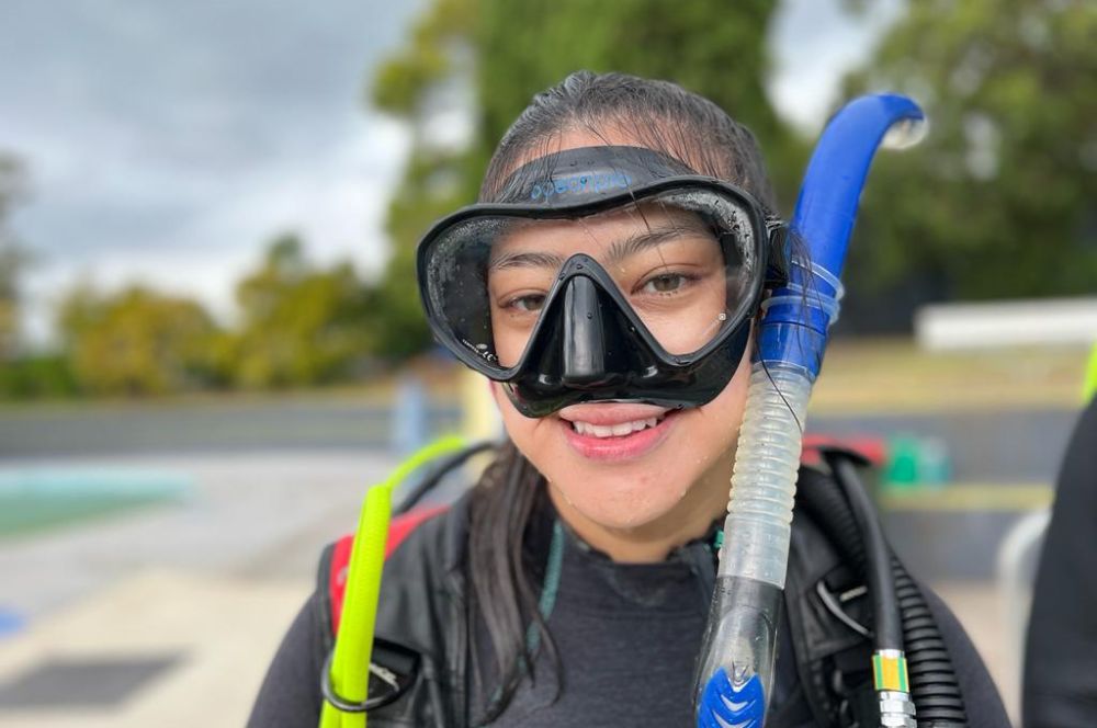 Learning to scuba divie