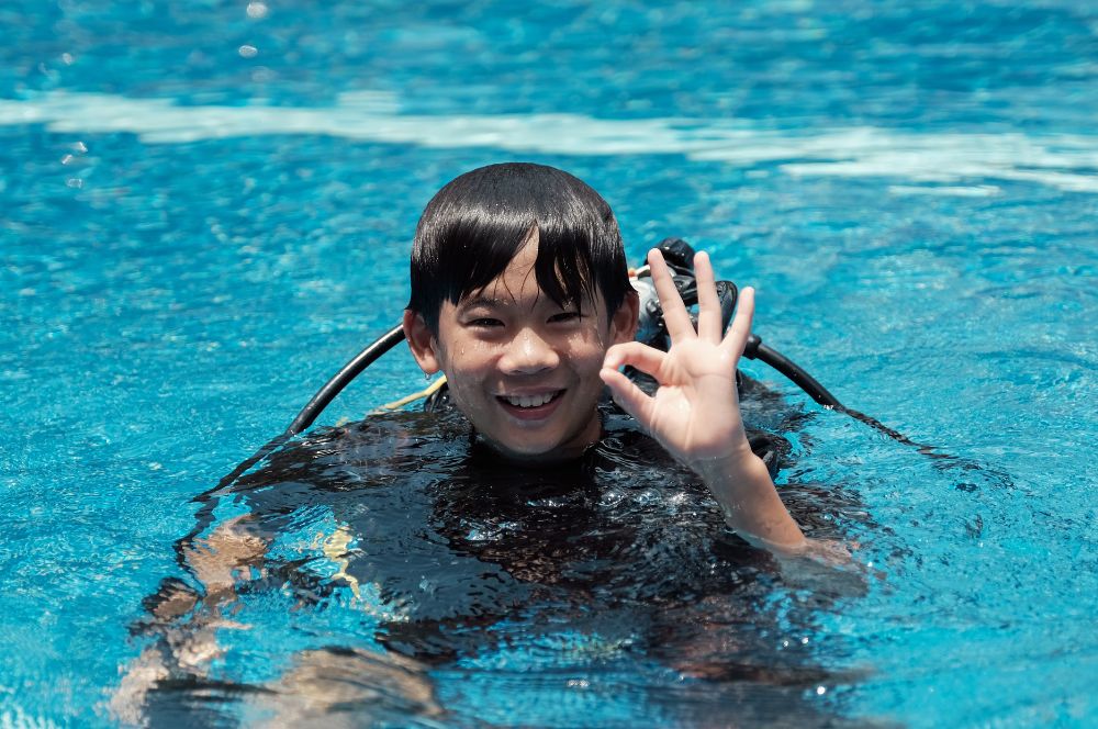 Kids scuba diving in a pool