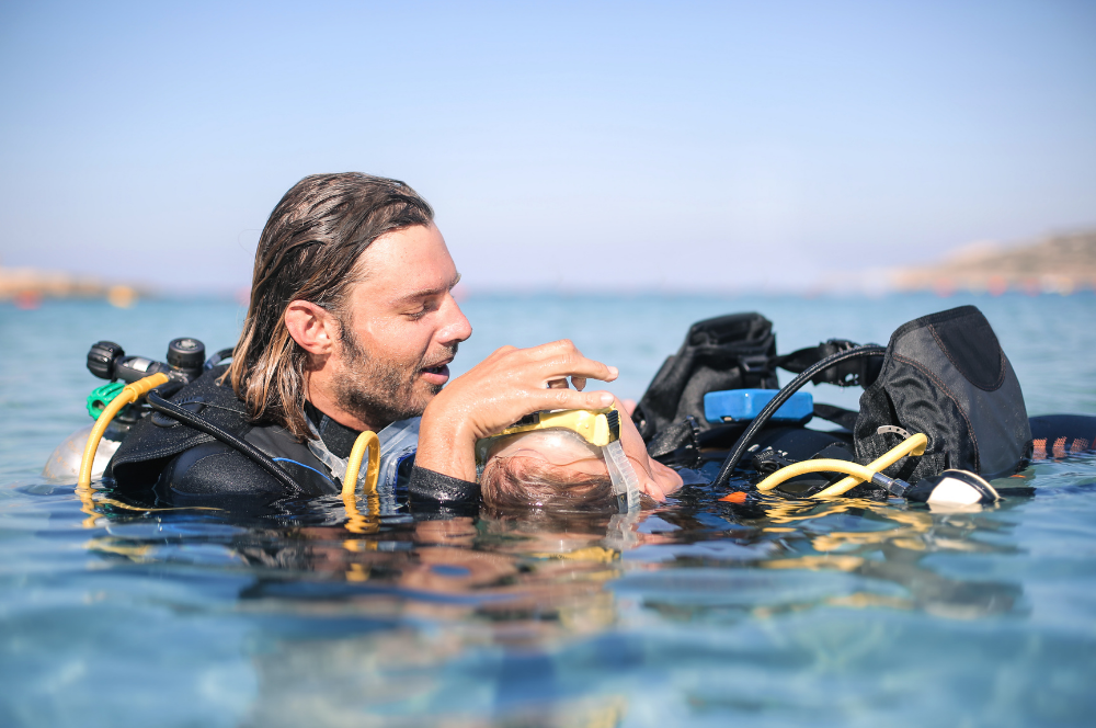 A diver learning new skills as part of the rescue diver course