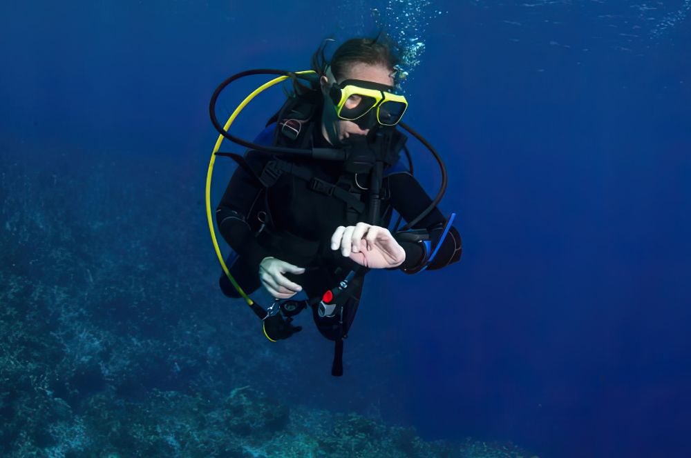 Scuba diver making a safety stop at the end of a dive