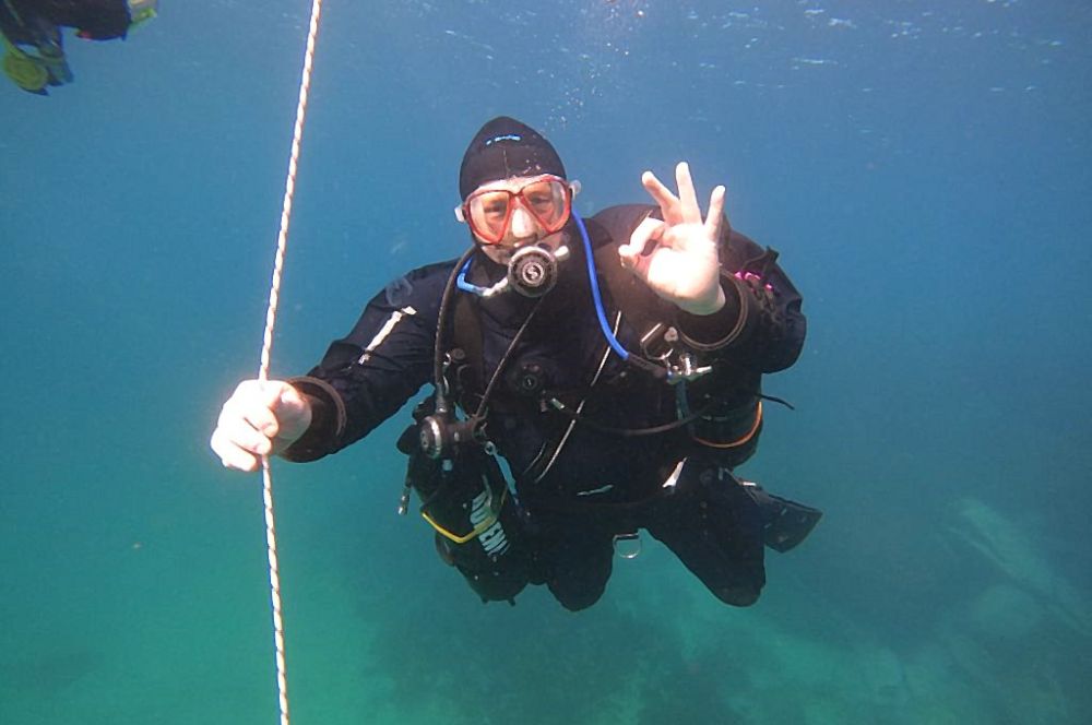 A scuba diver taking the PADI Deep Diver Course