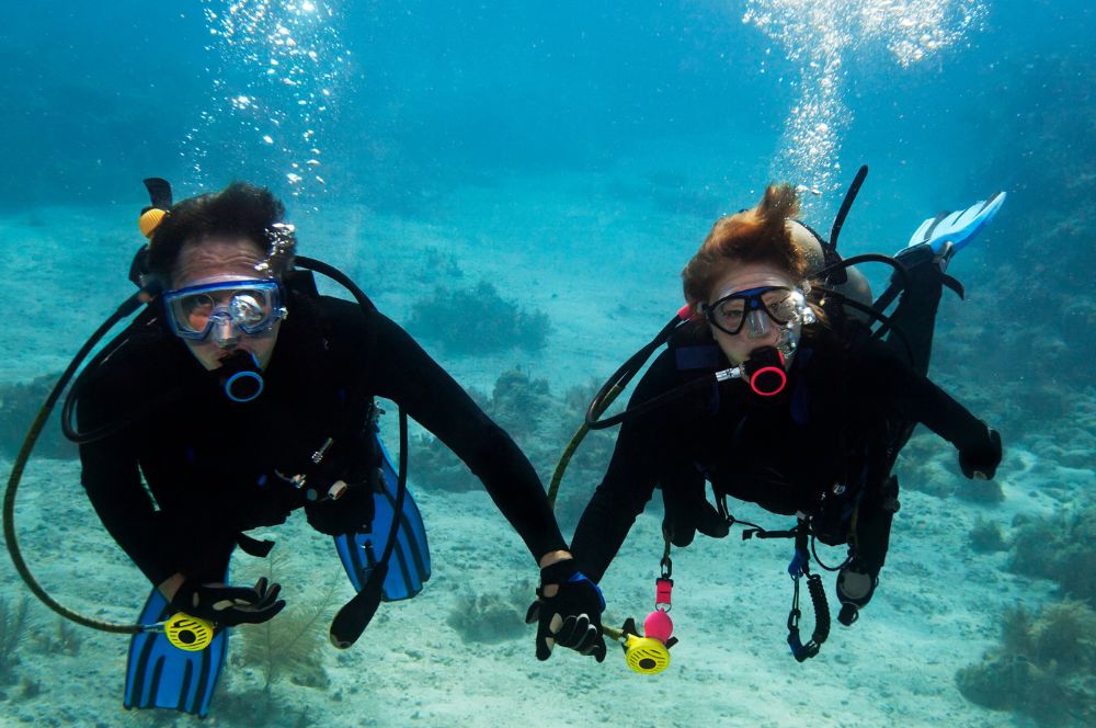 Discover Scuba Diving for non-swimmers, Instructor holding hands