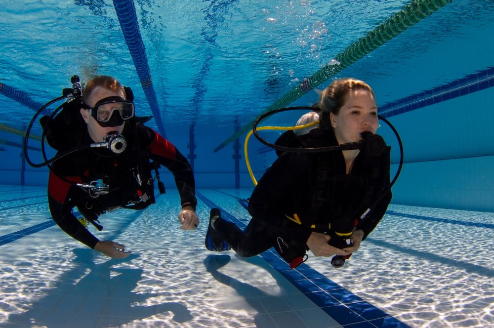 Buoyancy control device (BCD) for non-swimmers in a swimming pool