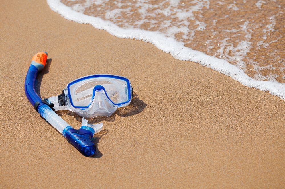 A high-quality dry snorkel for comfortable and uninterrupted breathing