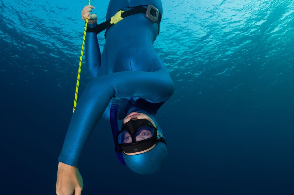 A freediver wearing a weight belt to achieve neutral buoyancy while freediving